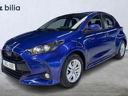 Blå Ny 2024 Toyota Yaris Hybrid Active Halvkombi | 254 900 kr (Marknadspris)