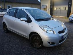 Silver Begagnad 2010 Toyota Yaris Halvkombi | 29 900 kr (Dyr)