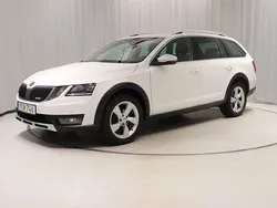 Vit Begagnad 2017 Skoda Octavia Scout Kombi | 159 800 kr (Marknadspris)