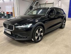 Svart Begagnad 2022 Volvo V60 CC Kombi | 329 000 kr (Bra pris)