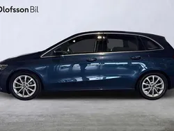 Blå Begagnad 2020 Mercedes B180 Minibuss | 199 000 kr (Marknadspris)