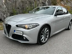 Grå Begagnad 2016 Alfa Romeo Giulia Super Sedan | 159 900 kr (Marknadspris)