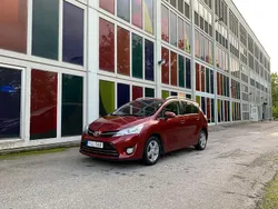 Röd Begagnad 2016 Toyota Verso Multidrive S Minibuss | 184 900 kr (Marknadspris)