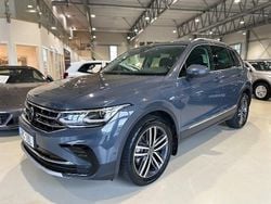 Grå Begagnad 2022 VW Tiguan Elegance SUV | 324 900 kr (Bra pris)
