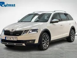 Vit Begagnad 2017 Skoda Octavia Scout Kombi | 163 100 kr (Marknadspris)