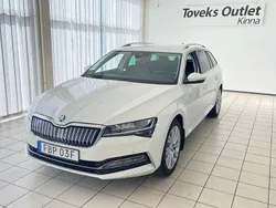 Vit Begagnad 2021 Skoda Superb Business Line Kombi | 239 900 kr (Marknadspris)