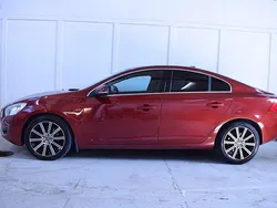 Röd (rödmetallic) Begagnad 2011 Volvo S60 Momentum Sedan | 99 900 kr (Marknadspris)