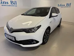 Vit Begagnad 2016 Toyota Auris Hybrid Active Halvkombi | 139 000 kr (Marknadspris)