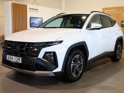 Vit Begagnad 2024 Hyundai Tucson Essential SUV | 319 900 kr (Bra pris)