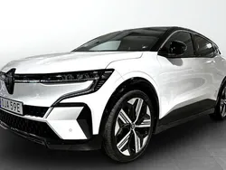 Vit Begagnad 2024 Renault Mégane Techno SUV | 369 900 kr (Dyr)