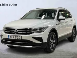 Vit Begagnad 2022 VW Tiguan SUV | 319 900 kr (Lite dyr)