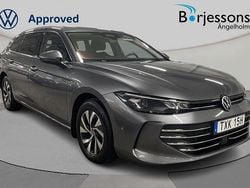 Mörkgrå (grå) Begagnad 2024 VW Passat Kombi | 349 000 kr (Lite dyr)