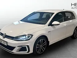Vit (white) Begagnad 2019 VW Golf VII GTE Kombi | 184 900 kr (Marknadspris)