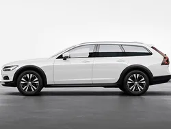 Vit Begagnad 2021 Volvo V90 CC SE Kombi | 369 500 kr (Lite dyr)