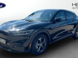 Svart (black) Begagnad 2022 Ford Mustang Mach-E SUV | 384 900 kr (Superpris)