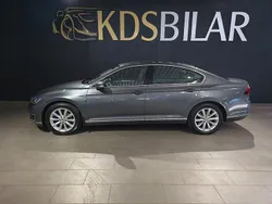 Mörkgrå Begagnad 2016 VW Passat GTE Sedan | 185 000 kr (Marknadspris)