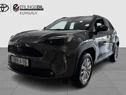 Mörkgrå Begagnad 2024 Toyota Yaris Cross Active SUV | 289 900 kr (Marknadspris)