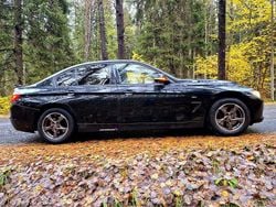 Svart Begagnad 2013 BMW 320 Sport Line Sedan | 99 500 kr (Superpris)