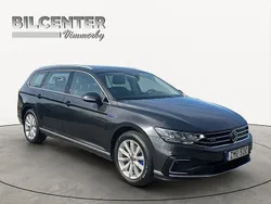 Mörkgrå Begagnad 2022 VW Passat GTE Kombi | 244 500 kr (Bra pris)