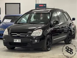Svart Begagnad 2007 Kia Carens 4 Minibuss | 44 900 kr (Marknadspris)