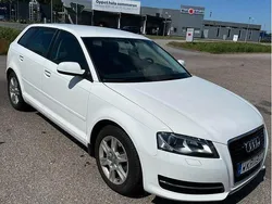 Vit Begagnad 2013 Audi A3 Sportback Attraction Halvkombi | 77 000 kr (Bra pris)