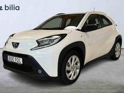 Vit Begagnad 2023 Toyota Aygo Halvkombi | 179 900 kr (Marknadspris)