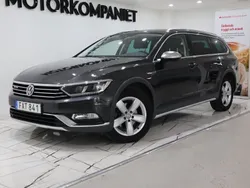 Mörkgrå Begagnad 2017 VW Passat Alltrack Executive Kombi | 189 900 kr (Marknadspris)