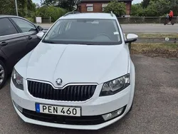 Vit Begagnad 2017 Skoda Octavia Ambition Kombi | 125 000 kr (Marknadspris)