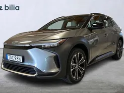 Silver Begagnad 2023 Toyota bZ4X Executive SUV | 399 900 kr (Superpris)