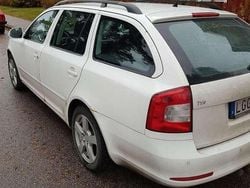 Vit Begagnad 2011 Skoda Octavia Elegance Kombi | 38 000 kr (Superpris)