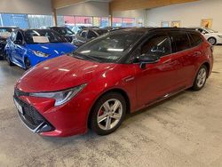 Röd Begagnad 2021 Toyota Corolla Plus Kombi | 264 900 kr (Marknadspris)