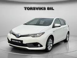Vit Begagnad 2016 Toyota Auris Hybrid Active Halvkombi | 159 900 kr (Dyr)