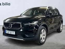 Svart Begagnad 2022 Volvo XC40 Momentum SUV | 319 900 kr (Marknadspris)