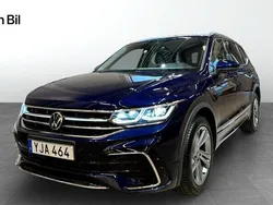 Mörkblå Begagnad 2023 VW Tiguan Allspace R-line SUV | 479 900 kr (Lite dyr)