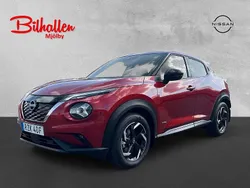 Röd (sunset red) Begagnad 2023 Nissan Juke N-Connecta SUV | 264 000 kr (Marknadspris)