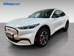 Vit Begagnad 2022 Ford Mustang Mach-E Standard Range SUV | 369 900 kr (Marknadspris)