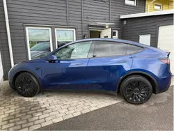 Blå Begagnad 2022 Tesla Model Y Long Range SUV | 399 000 kr