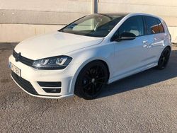 Vit Begagnad 2015 VW Golf VII R Halvkombi | 249 000 kr (Lite dyr)