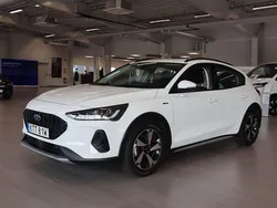 Vit Begagnad 2023 Ford Focus Active Halvkombi | 239 800 kr (Dyr)