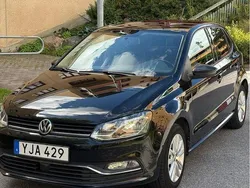 Svart Begagnad 2017 VW Polo Halvkombi | 126 900 kr (Marknadspris)