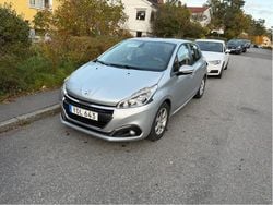 Grå Begagnad 2017 Peugeot 208 Halvkombi | 69 000 kr (Superpris)