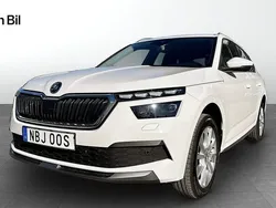 Vit Begagnad 2022 Skoda Kamiq Adventure SUV | 219 900 kr (Marknadspris)