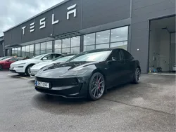 Svart Begagnad 2024 Tesla Model 3 Performance Sedan | 589 000 kr