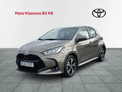 Grön Begagnad 2024 Toyota Yaris Hybrid Halvkombi | 259 000 kr (Marknadspris)