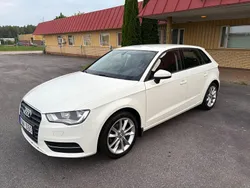Vit Begagnad 2013 Audi A3 Sportback Attraction Halvkombi | 104 900 kr (Marknadspris)