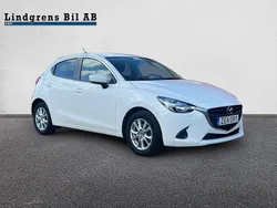 Vit Begagnad 2017 Mazda 2 Halvkombi | 134 900 kr (Marknadspris)