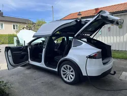 Vit Begagnad 2020 Tesla Model X SUV | 325 000 kr