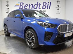 Grå (storm bay metallic) Begagnad 2024 BMW iX2 M Sport SUV | 514 500 kr (Marknadspris)