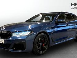 Blå (blue) Begagnad 2023 BMW 530e M Sport Kombi | 419 900 kr (Dyr)