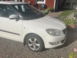Vit Begagnad 2011 Skoda Fabia Elegance Halvkombi | 50 000 kr (Marknadspris)